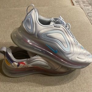 Nike air max 720’s Women’s 9